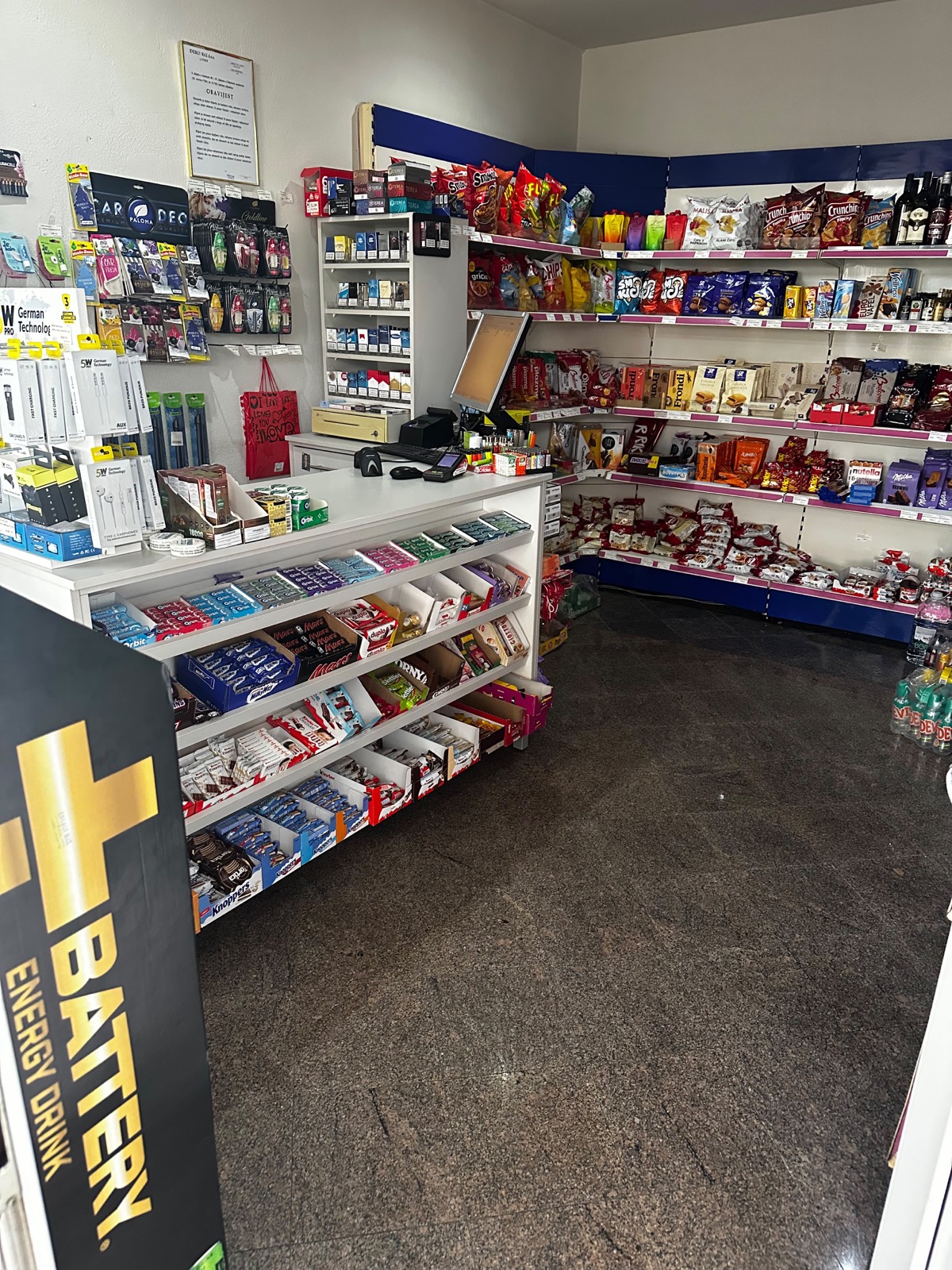 Police i proizvodi u trgovini ENERGY MAX